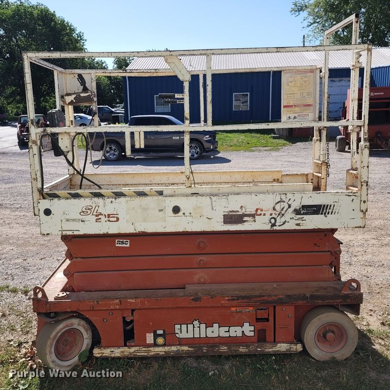image for item KT9886 1997 Snorkel SL25 Wildcat  scissor lift