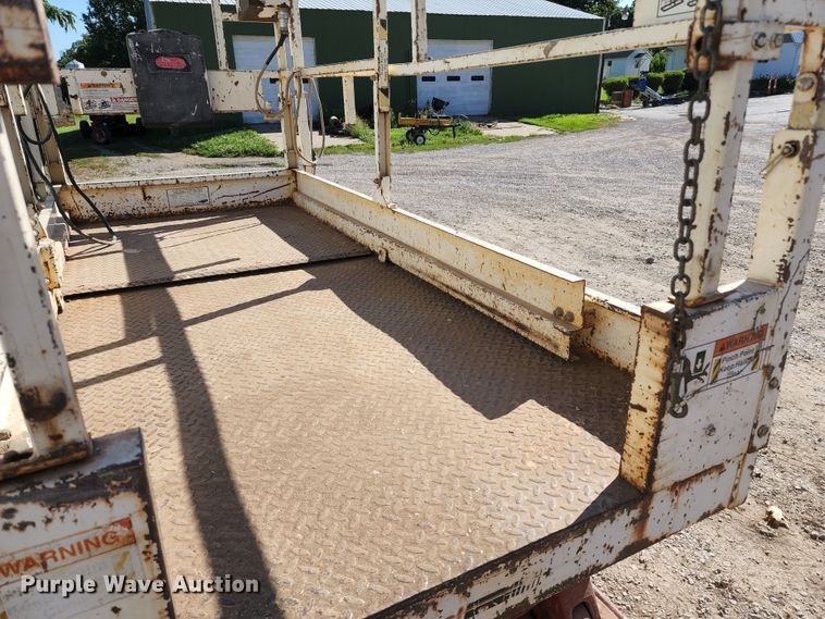 image for item KT9886 1997 Snorkel SL25 Wildcat  scissor lift