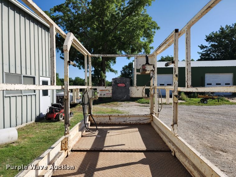 image for item KT9886 1997 Snorkel SL25 Wildcat  scissor lift