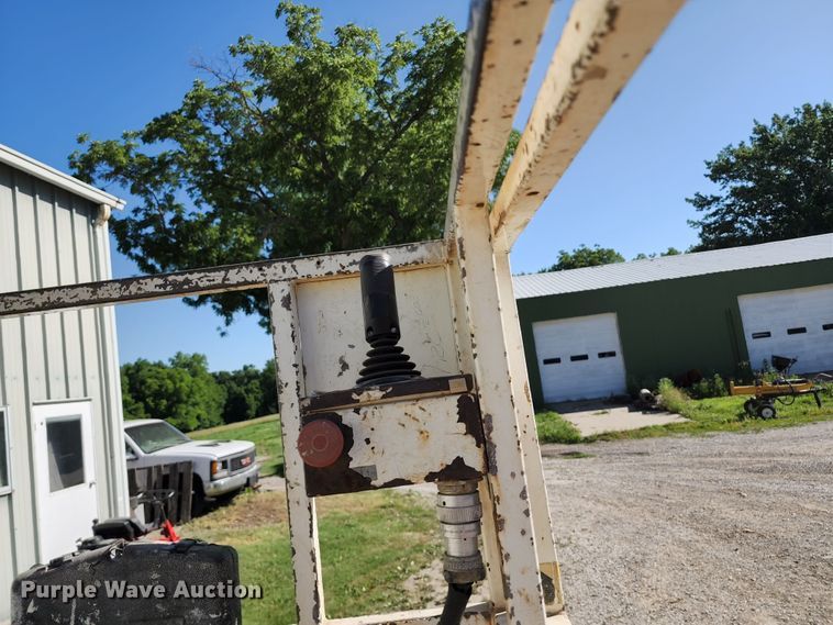 image for item KT9886 1997 Snorkel SL25 Wildcat  scissor lift