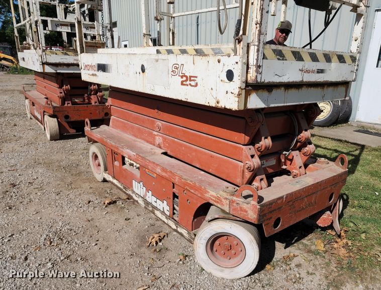 image for item KT9886 1997 Snorkel SL25 Wildcat  scissor lift