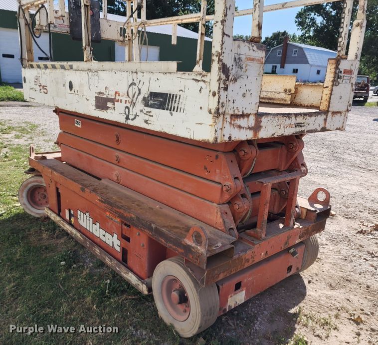 image for item KT9886 1997 Snorkel SL25 Wildcat  scissor lift