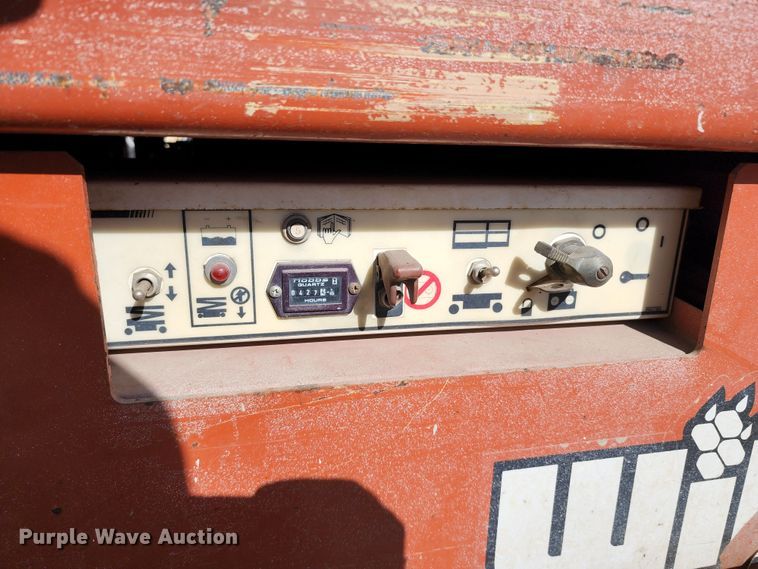 image for item KT9886 1997 Snorkel SL25 Wildcat  scissor lift