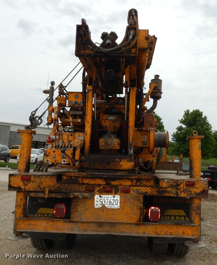 image for item MD9145 1998 GMC C7500  drilling rig truck