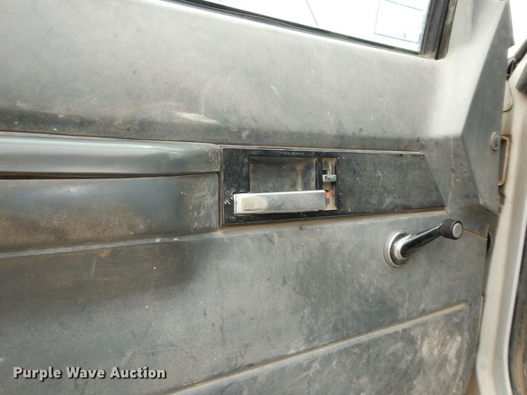 image for item MD9145 1998 GMC C7500  drilling rig truck