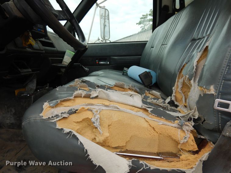 image for item MD9145 1998 GMC C7500  drilling rig truck