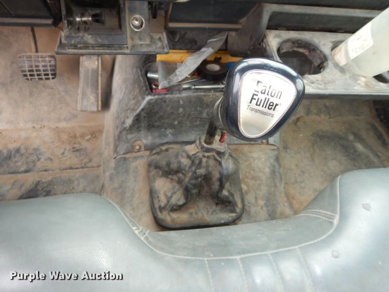 image for item MD9145 1998 GMC C7500  drilling rig truck