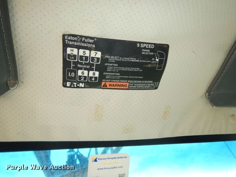 image for item MD9145 1998 GMC C7500  drilling rig truck