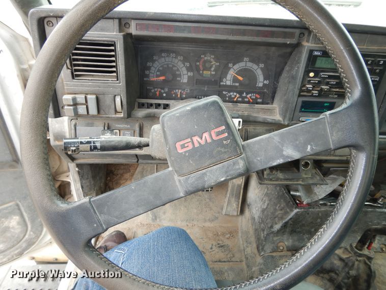 image for item MD9145 1998 GMC C7500  drilling rig truck