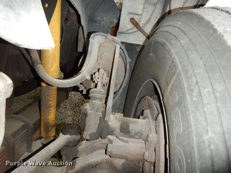 image for item MD9145 1998 GMC C7500  drilling rig truck