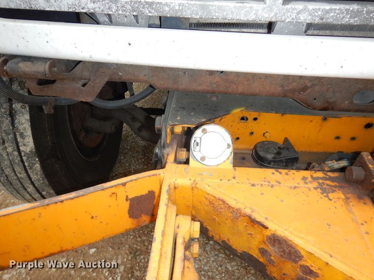 image for item MD9145 1998 GMC C7500  drilling rig truck