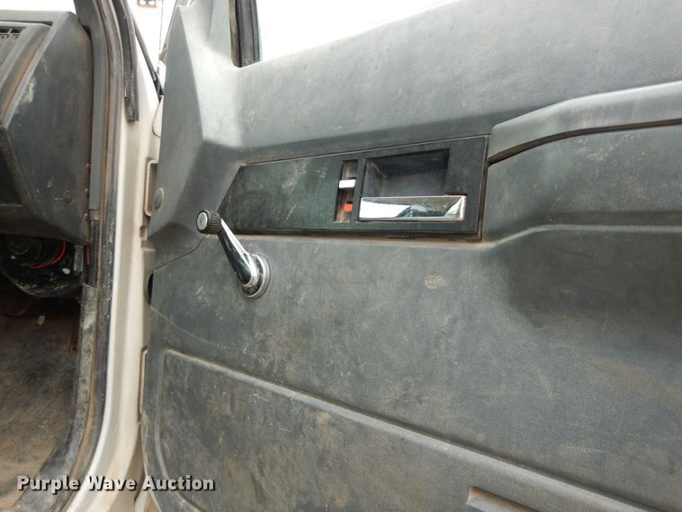 image for item MD9145 1998 GMC C7500  drilling rig truck