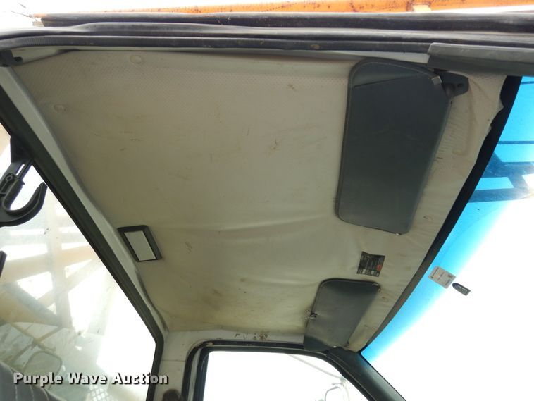 image for item MD9145 1998 GMC C7500  drilling rig truck