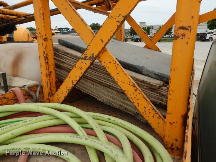 image for item MD9145 1998 GMC C7500  drilling rig truck