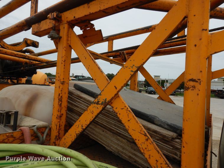 image for item MD9145 1998 GMC C7500  drilling rig truck