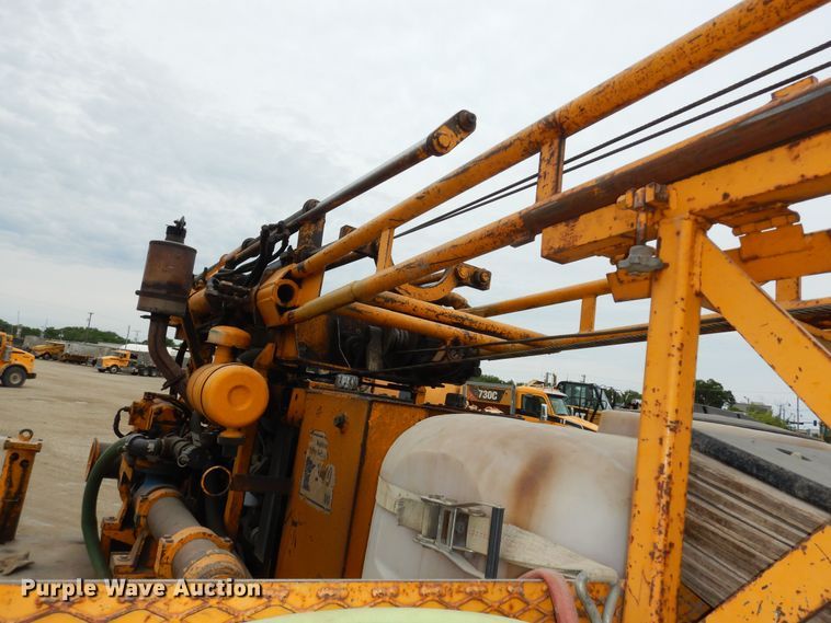 image for item MD9145 1998 GMC C7500  drilling rig truck