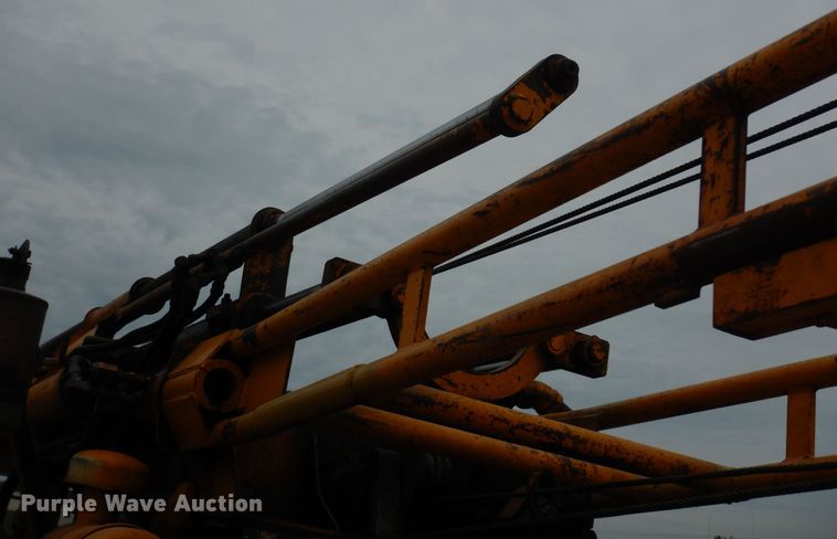 image for item MD9145 1998 GMC C7500  drilling rig truck