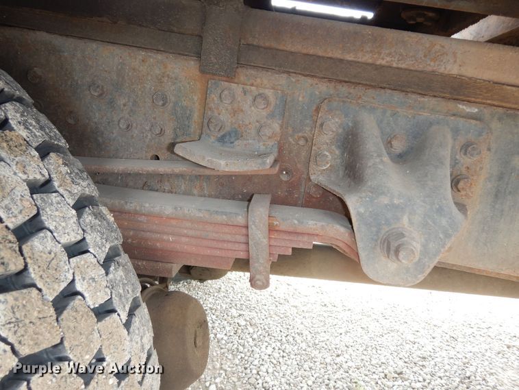 image for item MD9145 1998 GMC C7500  drilling rig truck