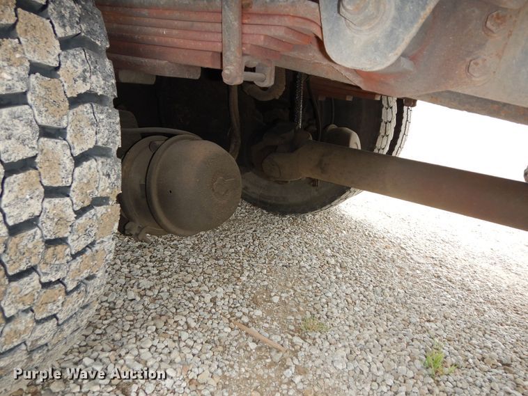 image for item MD9145 1998 GMC C7500  drilling rig truck