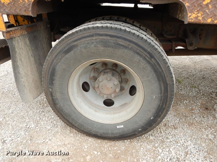 image for item MD9145 1998 GMC C7500  drilling rig truck