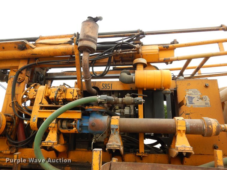 image for item MD9145 1998 GMC C7500  drilling rig truck