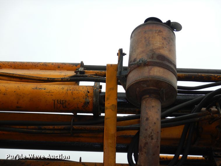 image for item MD9145 1998 GMC C7500  drilling rig truck