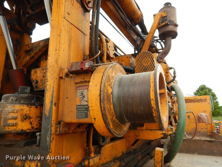 image for item MD9145 1998 GMC C7500  drilling rig truck