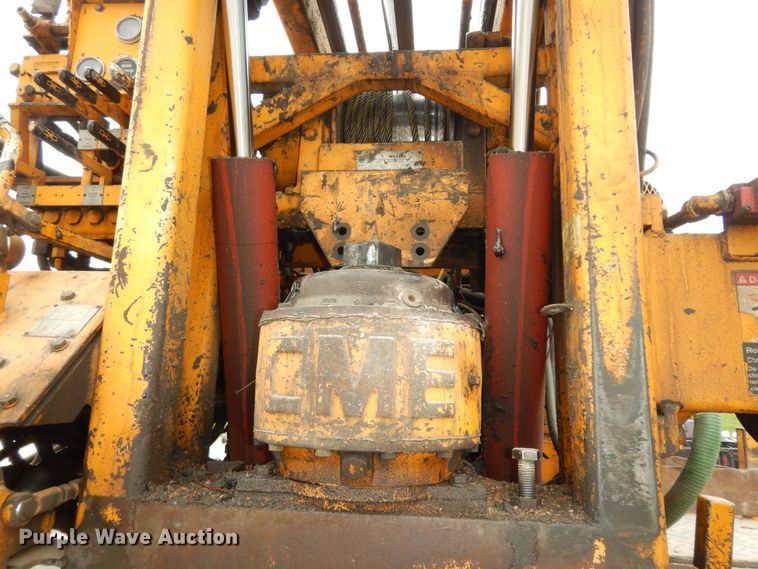 image for item MD9145 1998 GMC C7500  drilling rig truck