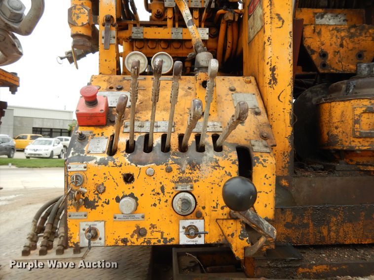 image for item MD9145 1998 GMC C7500  drilling rig truck