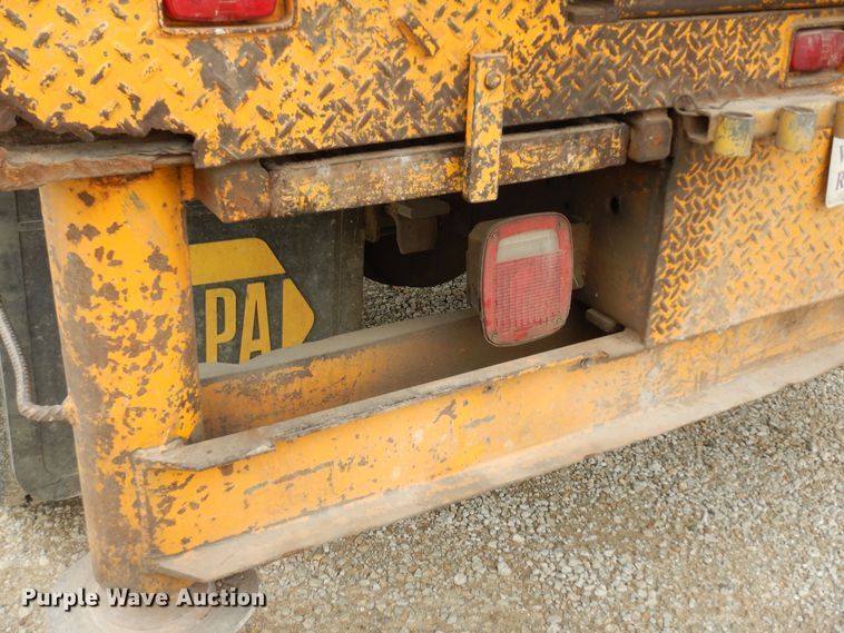 image for item MD9145 1998 GMC C7500  drilling rig truck