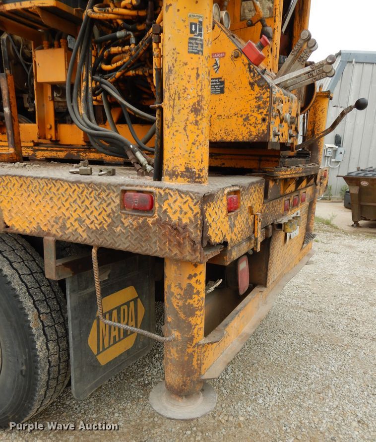 image for item MD9145 1998 GMC C7500  drilling rig truck