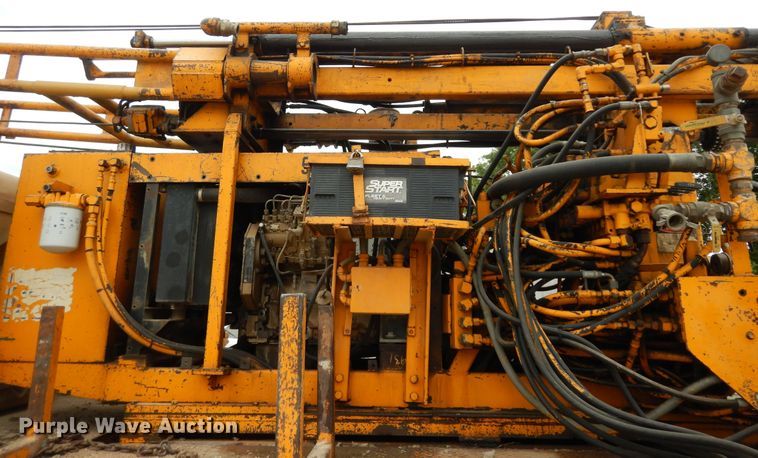 image for item MD9145 1998 GMC C7500  drilling rig truck