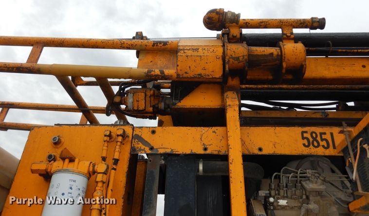 image for item MD9145 1998 GMC C7500  drilling rig truck