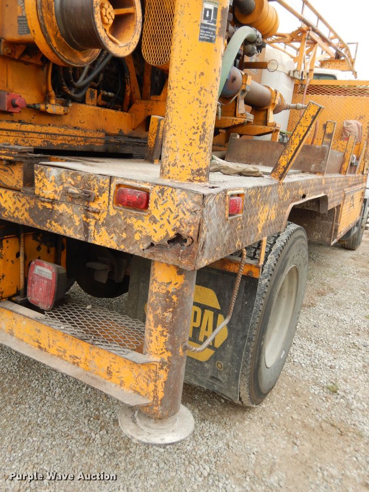image for item MD9145 1998 GMC C7500  drilling rig truck