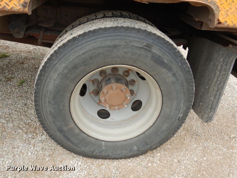 image for item MD9145 1998 GMC C7500  drilling rig truck