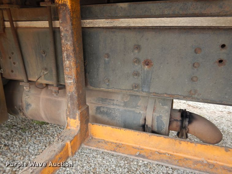 image for item MD9145 1998 GMC C7500  drilling rig truck