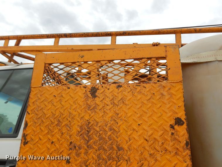 image for item MD9145 1998 GMC C7500  drilling rig truck