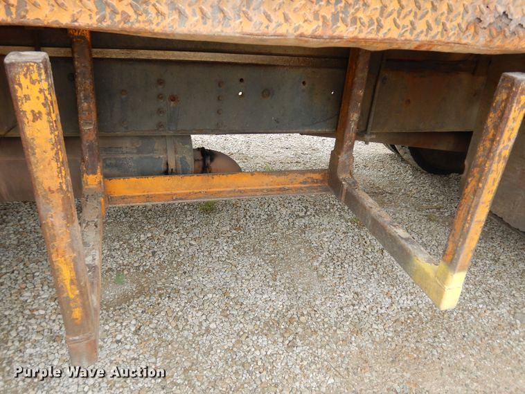 image for item MD9145 1998 GMC C7500  drilling rig truck