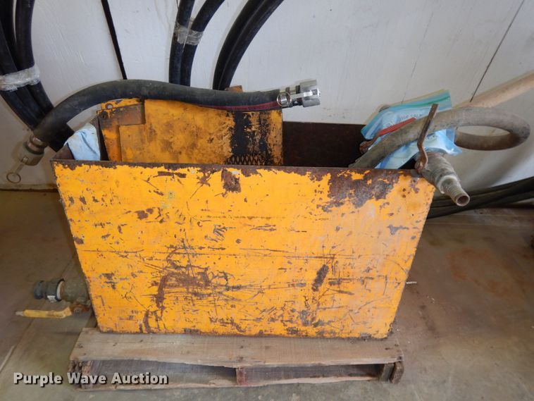 image for item MD9145 1998 GMC C7500  drilling rig truck