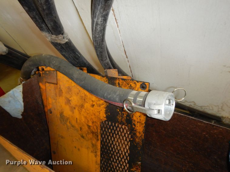 image for item MD9145 1998 GMC C7500  drilling rig truck