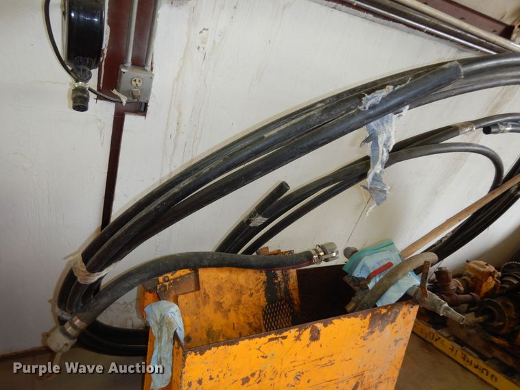 image for item MD9145 1998 GMC C7500  drilling rig truck