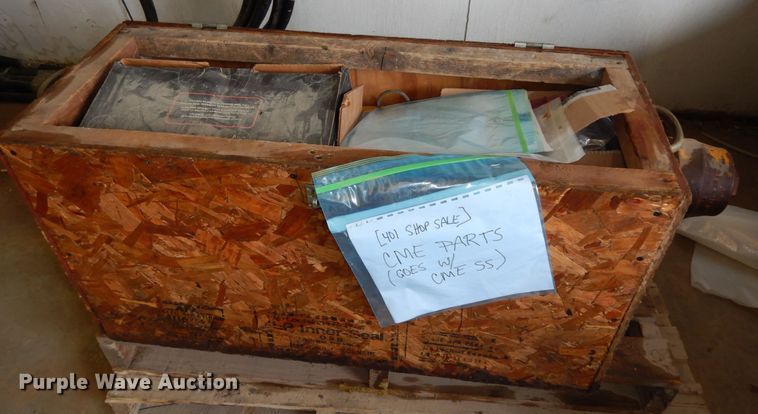 image for item MD9145 1998 GMC C7500  drilling rig truck