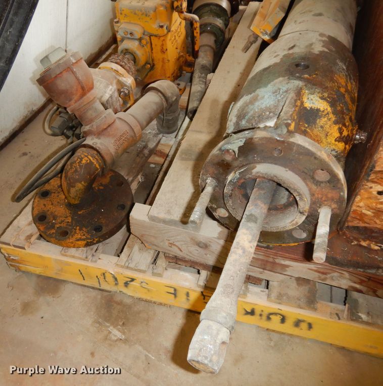 image for item MD9145 1998 GMC C7500  drilling rig truck