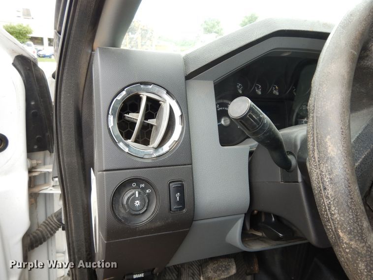 image for item MD9146 2012 Ford F550 Super Duty XL  Crew Cab flatbed truck