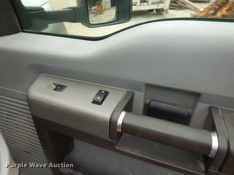 image for item MD9146 2012 Ford F550 Super Duty XL  Crew Cab flatbed truck