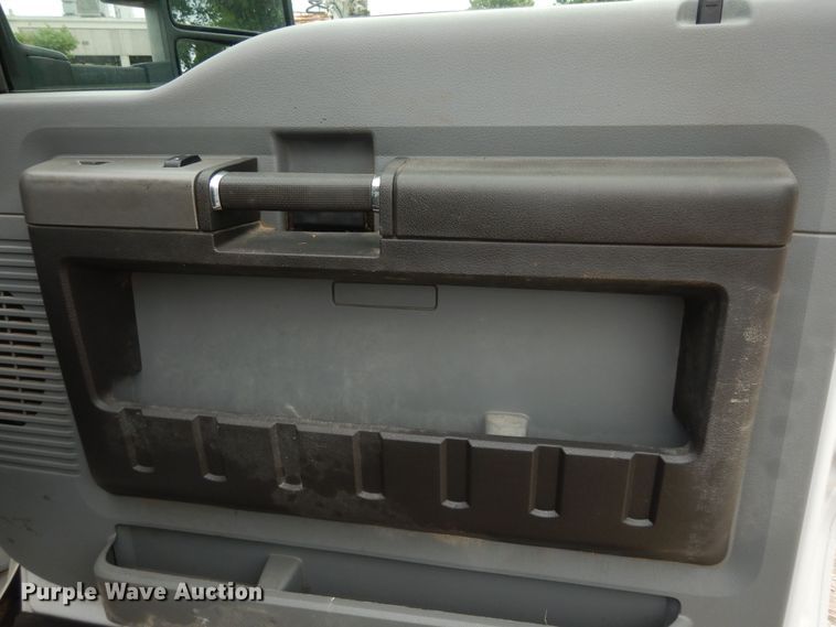 image for item MD9146 2012 Ford F550 Super Duty XL  Crew Cab flatbed truck