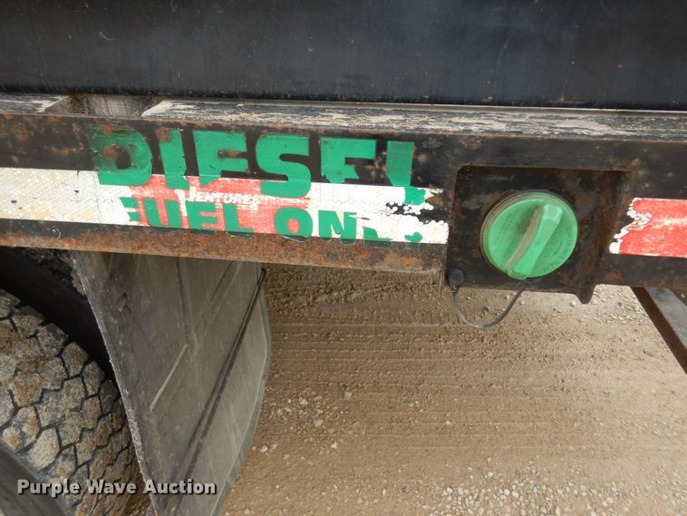 image for item MD9146 2012 Ford F550 Super Duty XL  Crew Cab flatbed truck