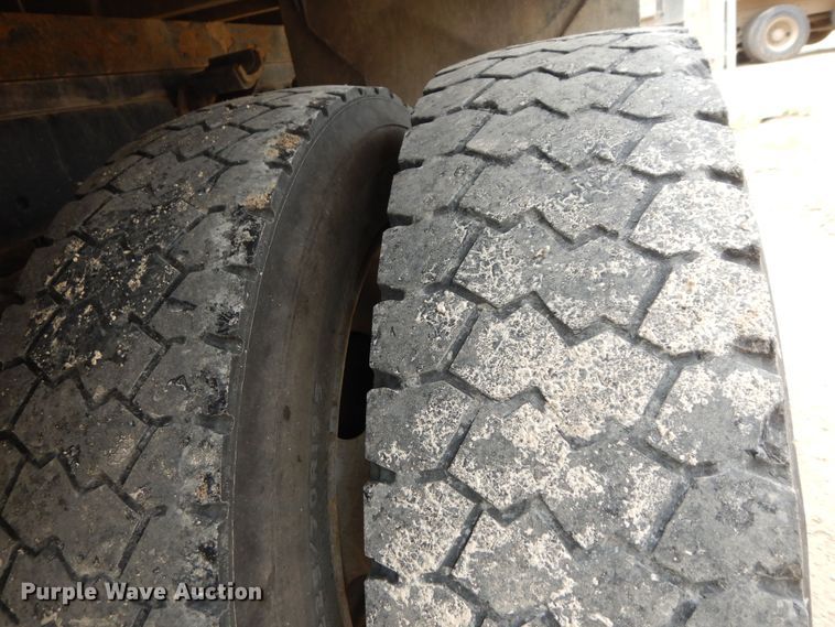 image for item MD9146 2012 Ford F550 Super Duty XL  Crew Cab flatbed truck