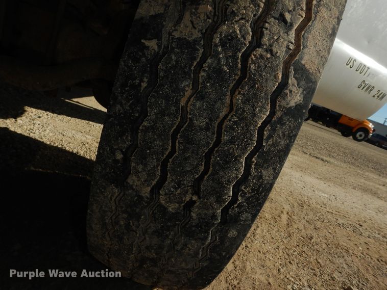 image for item MD9188 1999 Ford F550 Super Duty  dump flatbed truck