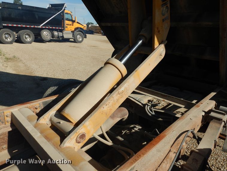 image for item MD9188 1999 Ford F550 Super Duty  dump flatbed truck